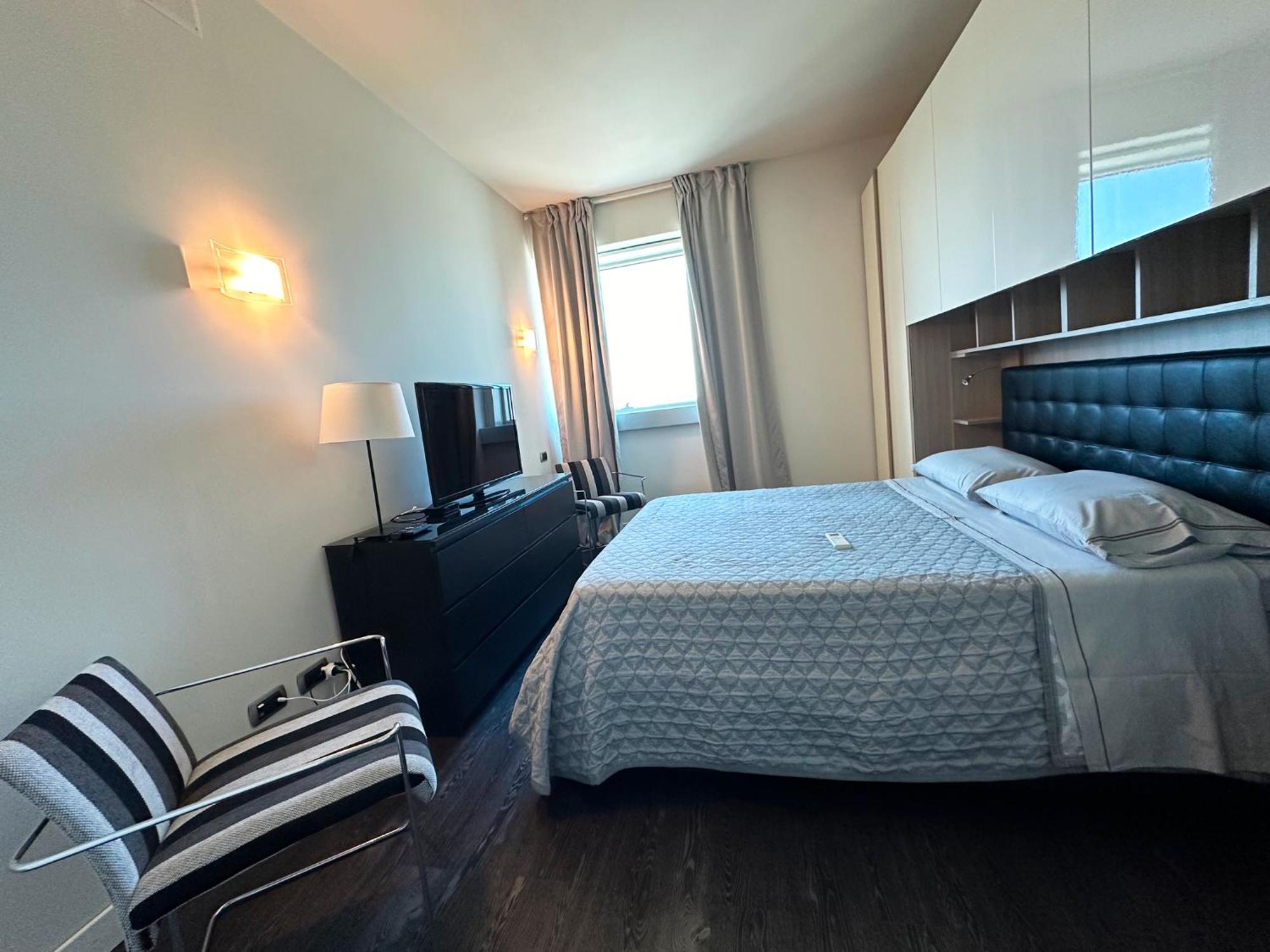 Elegante Bilocale Torre Pontina Apartment Латина Екстериор снимка