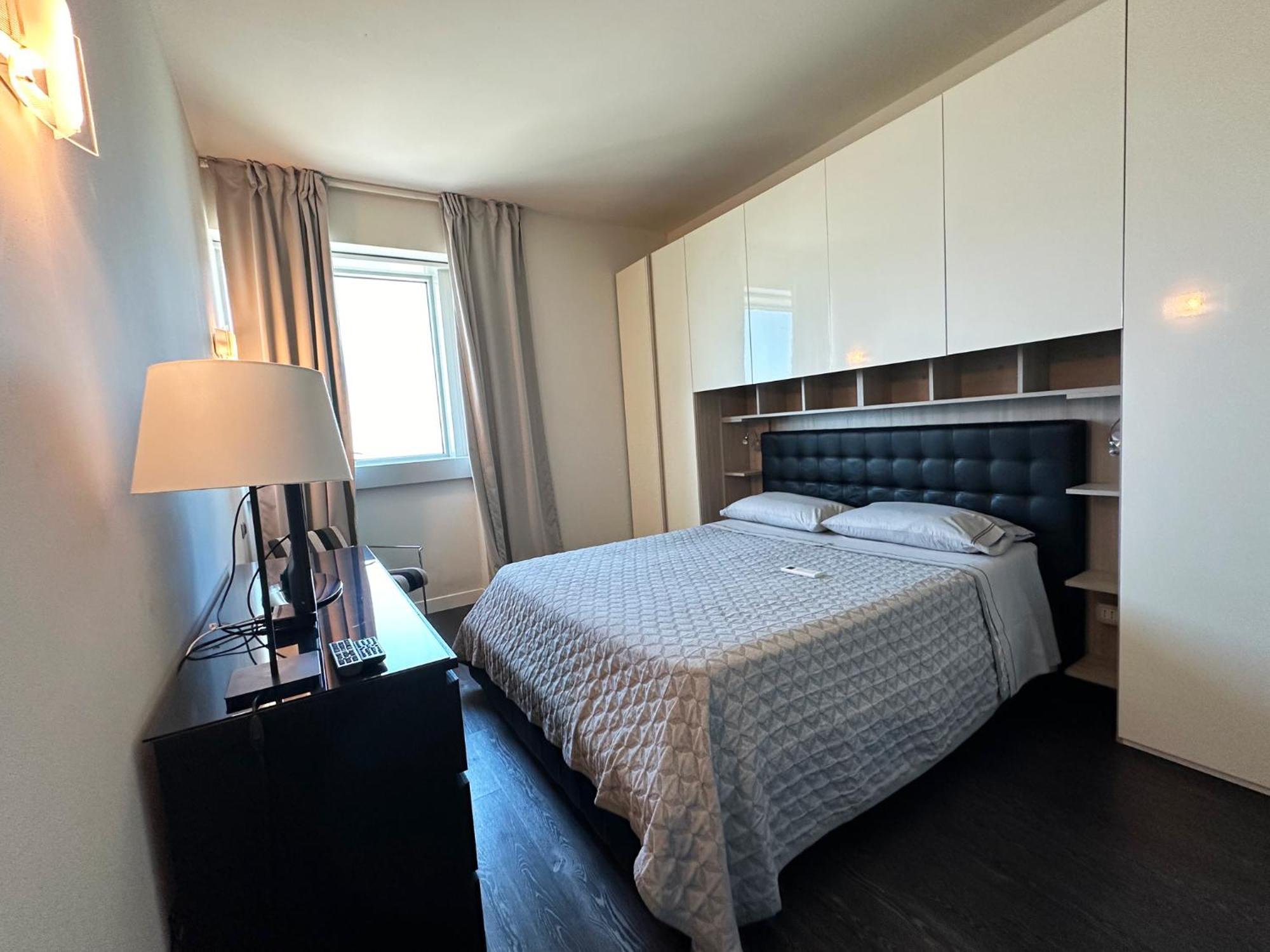 Elegante Bilocale Torre Pontina Apartment Латина Екстериор снимка